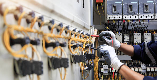 Professional Electrician technician working in Blue Island, IL